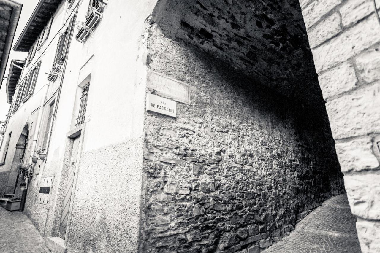Вилла Vecchio Borgo Торно Экстерьер фото